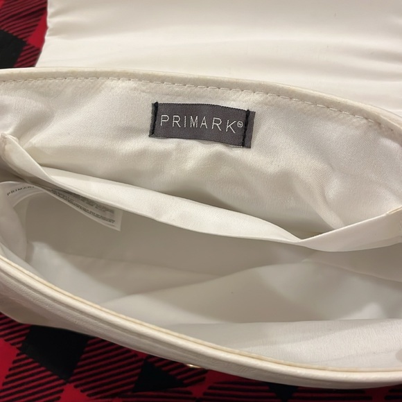 NWOT white crossbody with padded front - Picture 3 of 3